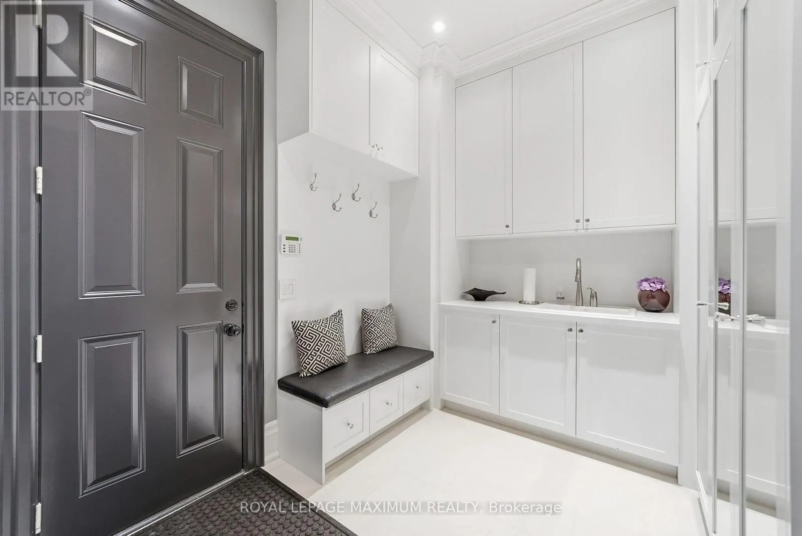 124 ANNSLEYWOOD COURT