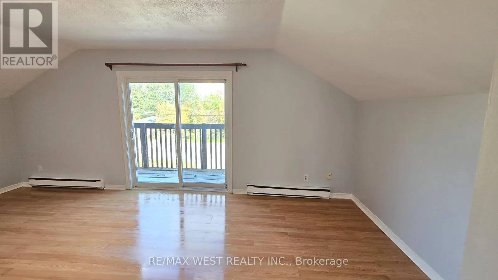 3 - 1270 MAPLE ROAD