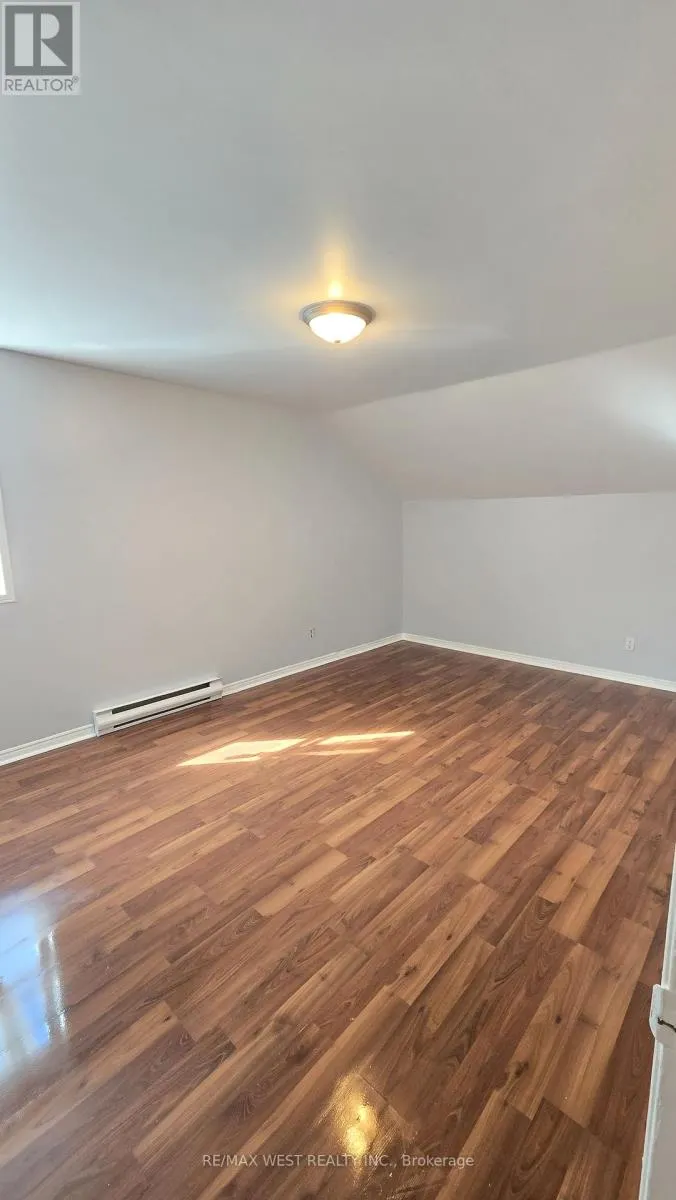 3 - 1270 MAPLE ROAD