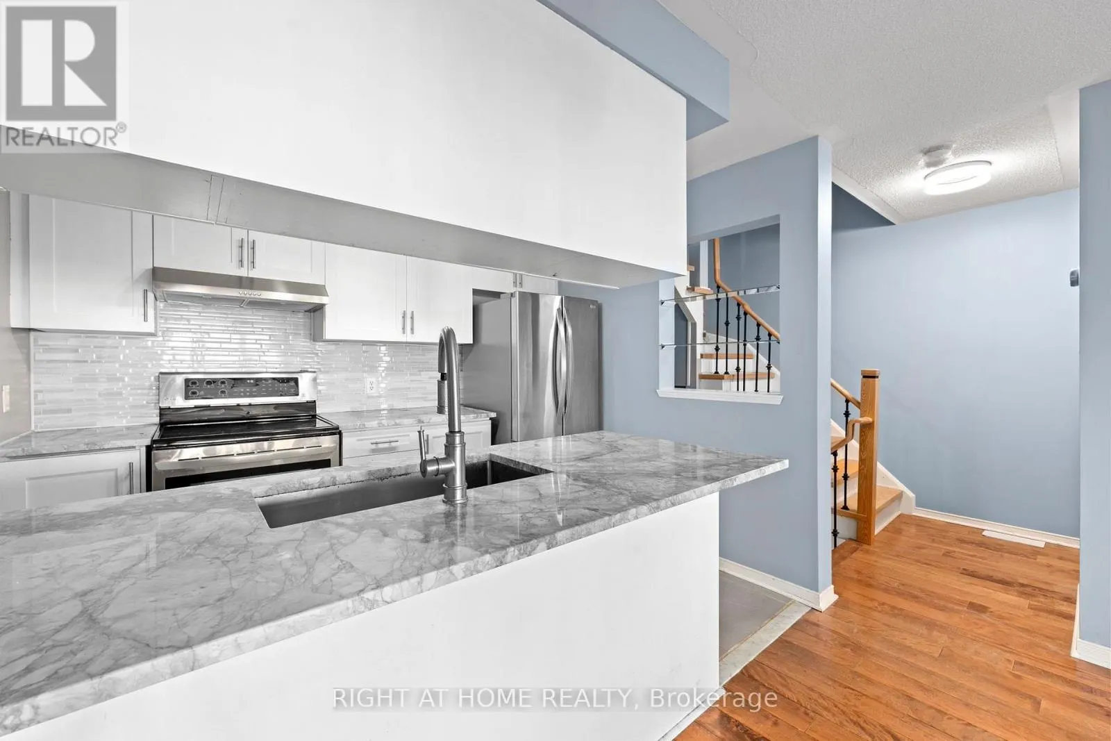 176 - 18 CLARK AVENUE W