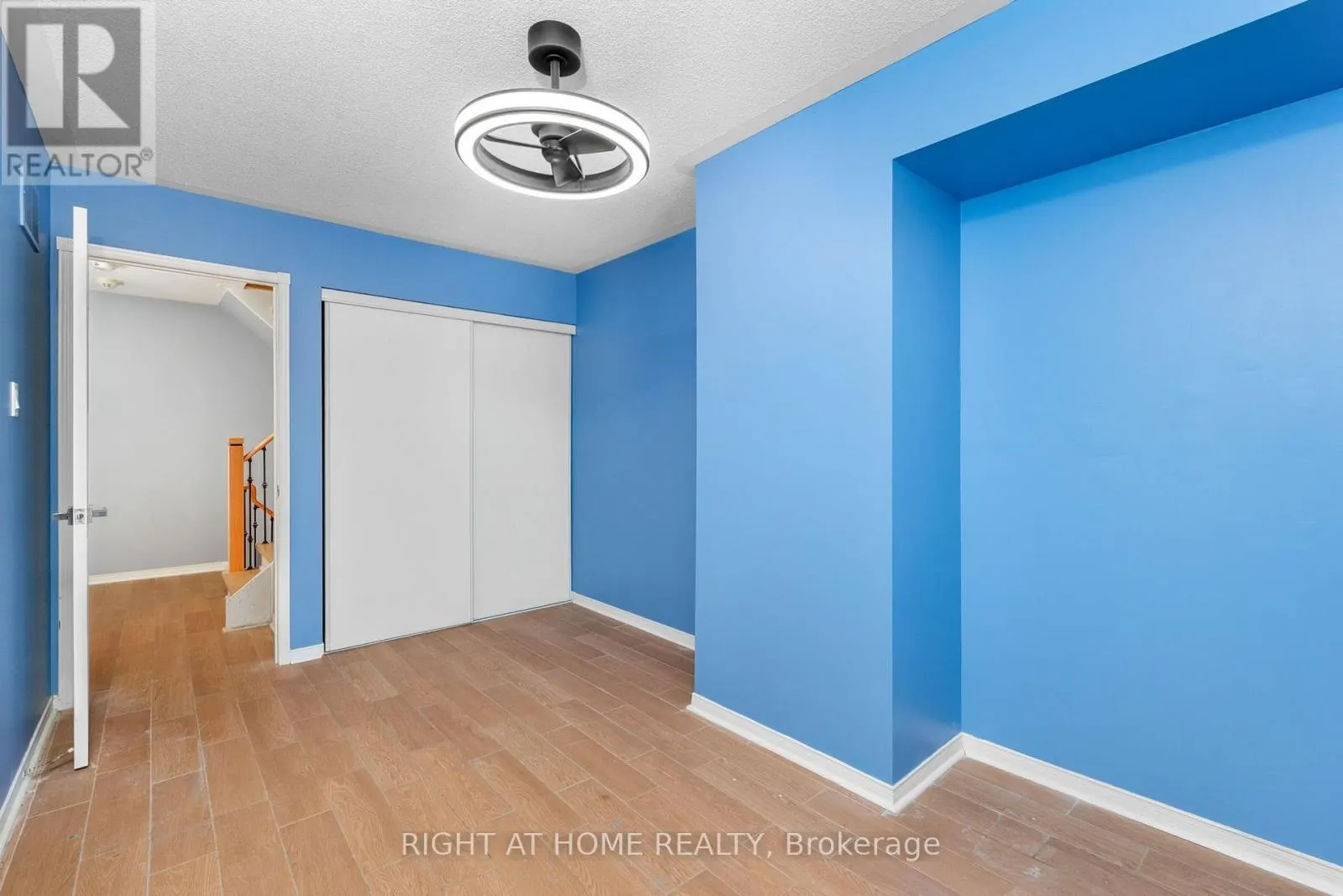 176 - 18 CLARK AVENUE W