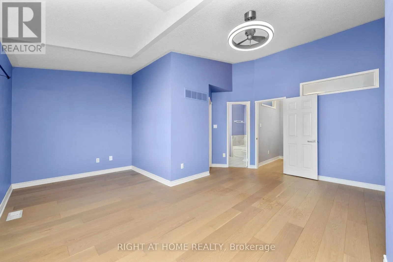 176 - 18 CLARK AVENUE W