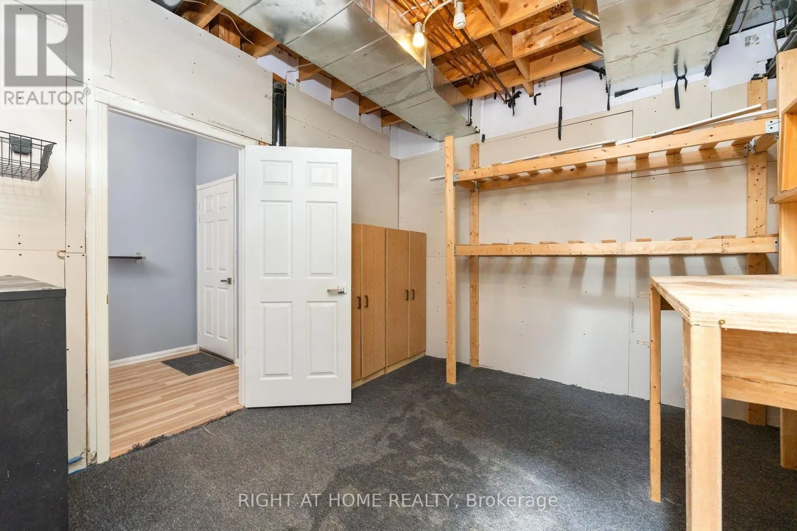 176 - 18 CLARK AVENUE W