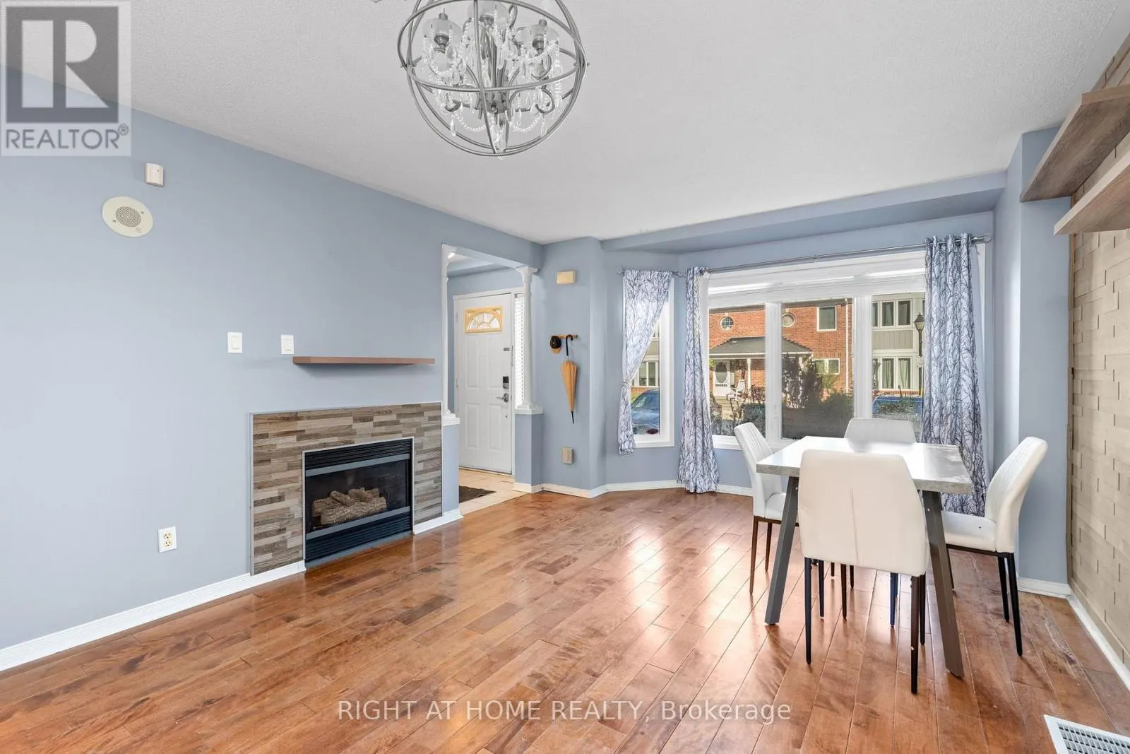 176 - 18 CLARK AVENUE W