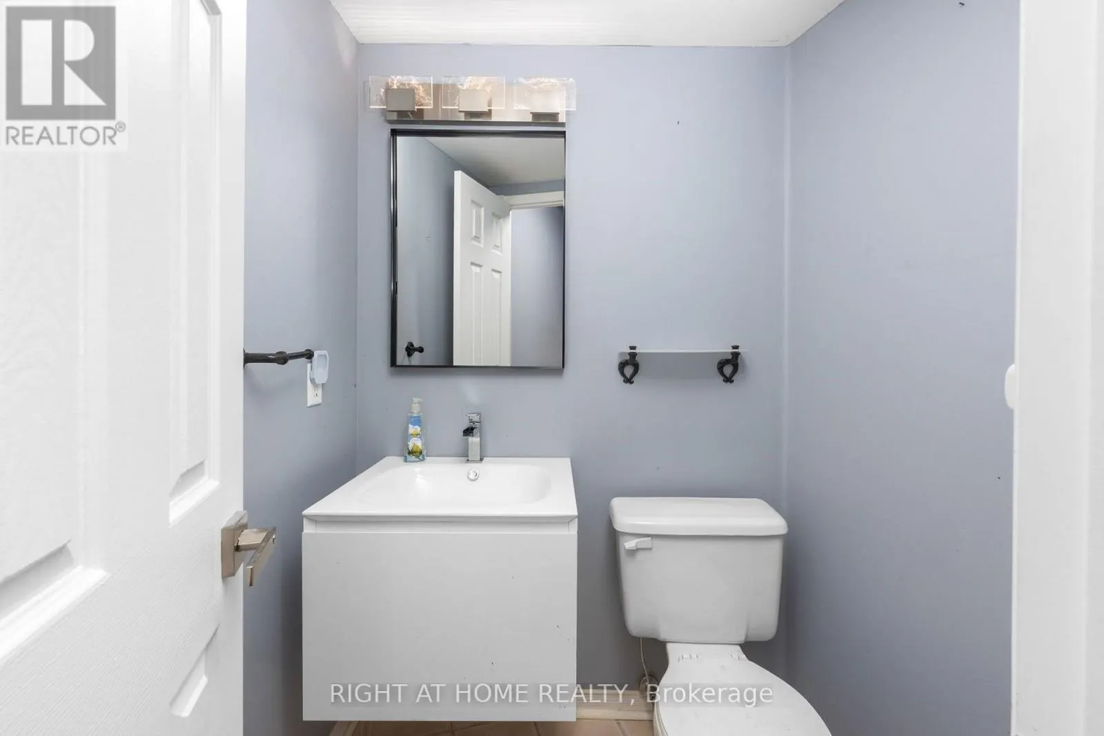 176 - 18 CLARK AVENUE W