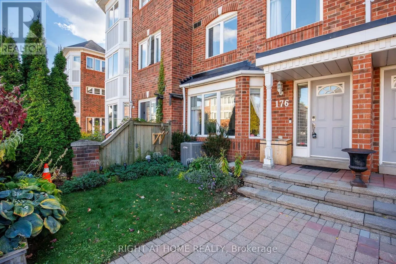 176 - 18 CLARK AVENUE W