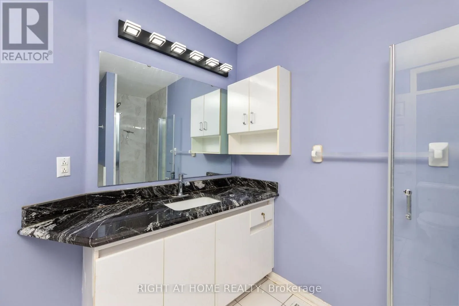 176 - 18 CLARK AVENUE W