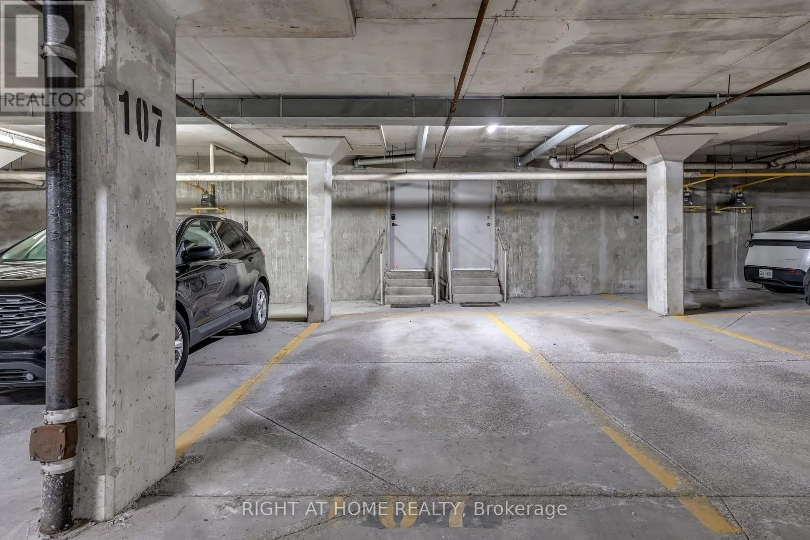 176 - 18 CLARK AVENUE W