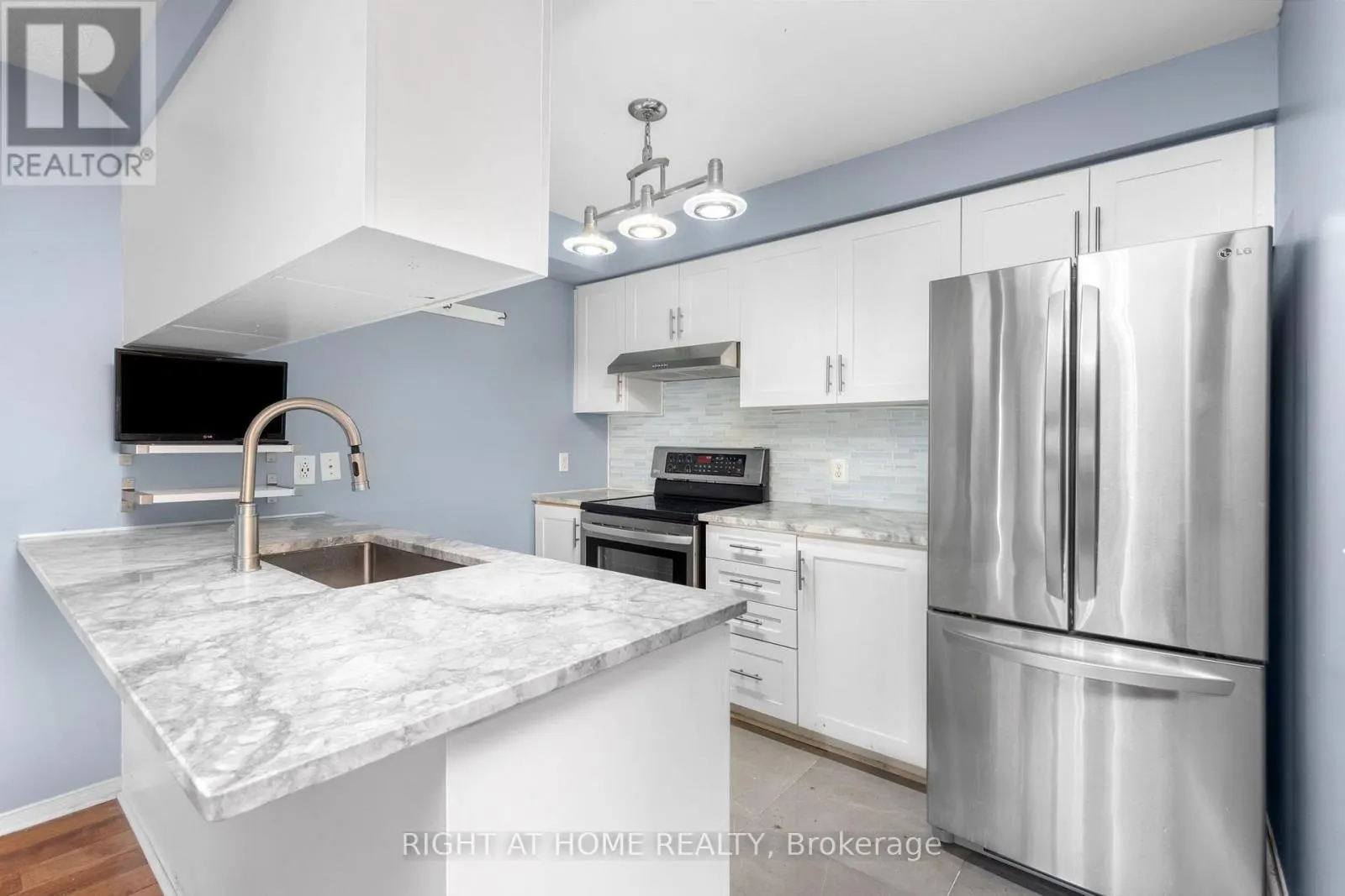176 - 18 CLARK AVENUE W