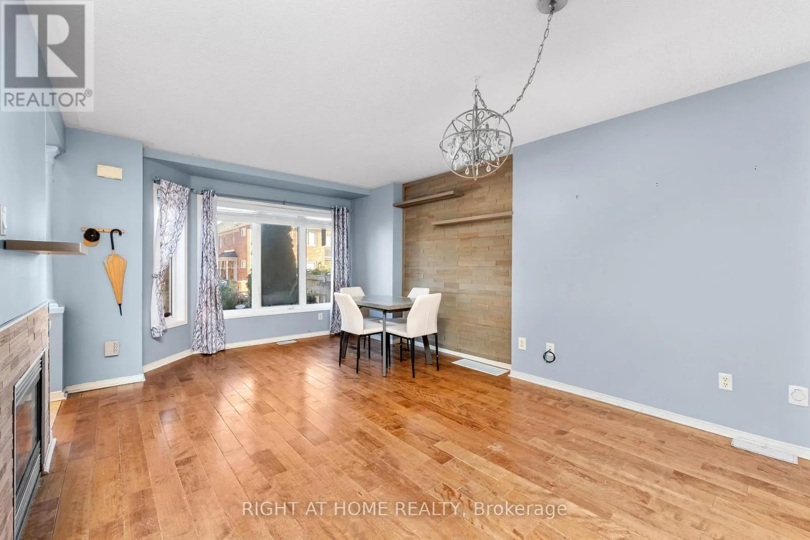 176 - 18 CLARK AVENUE W