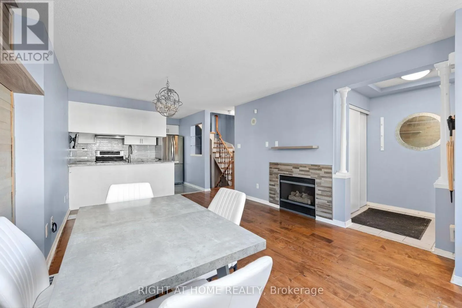 176 - 18 CLARK AVENUE W
