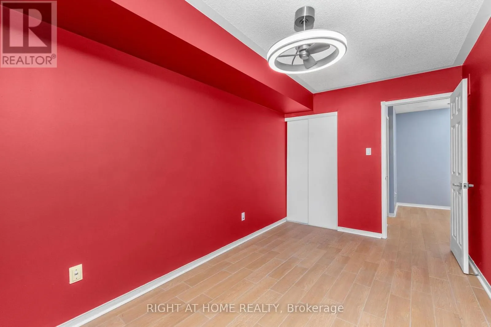176 - 18 CLARK AVENUE W