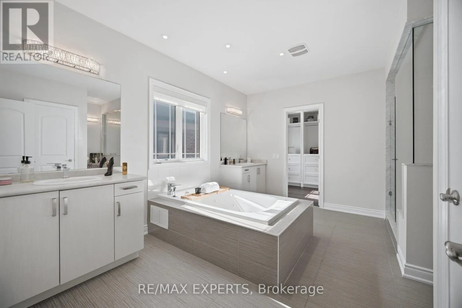 91 WOODGATE PINES DRIVE