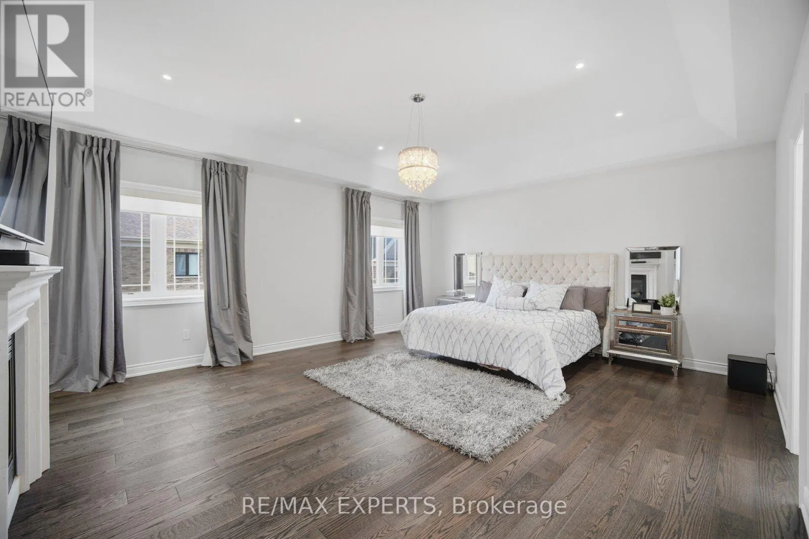 91 WOODGATE PINES DRIVE