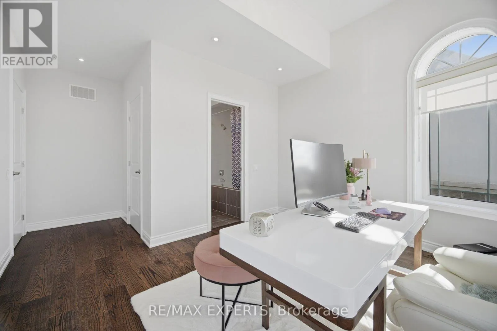 91 WOODGATE PINES DRIVE