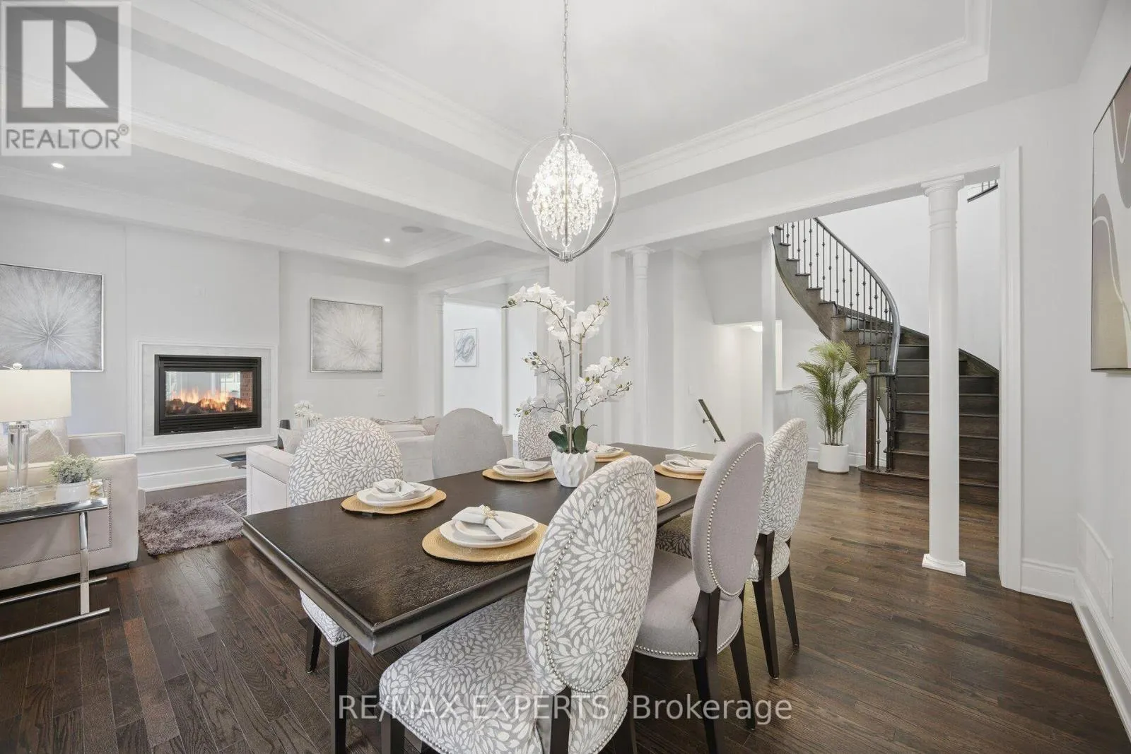 91 WOODGATE PINES DRIVE