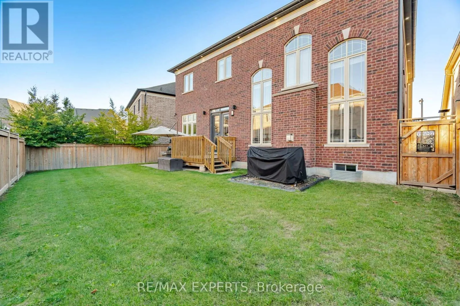 91 WOODGATE PINES DRIVE