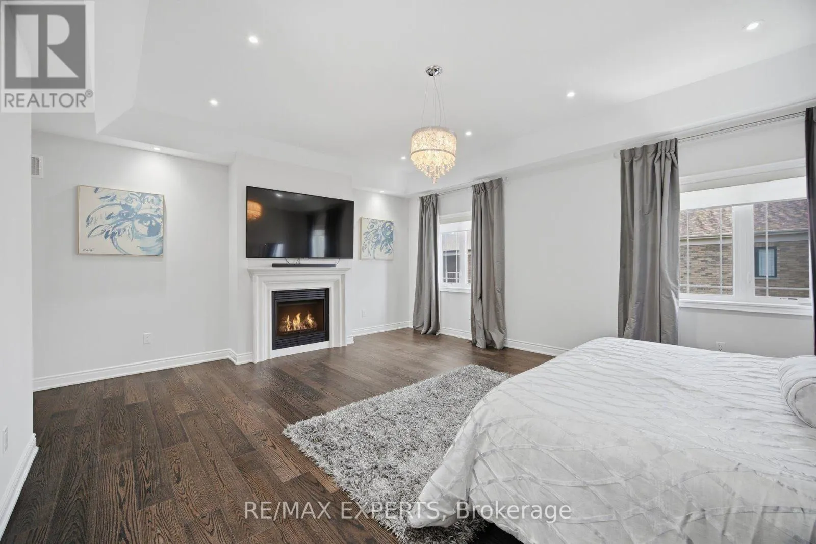 91 WOODGATE PINES DRIVE