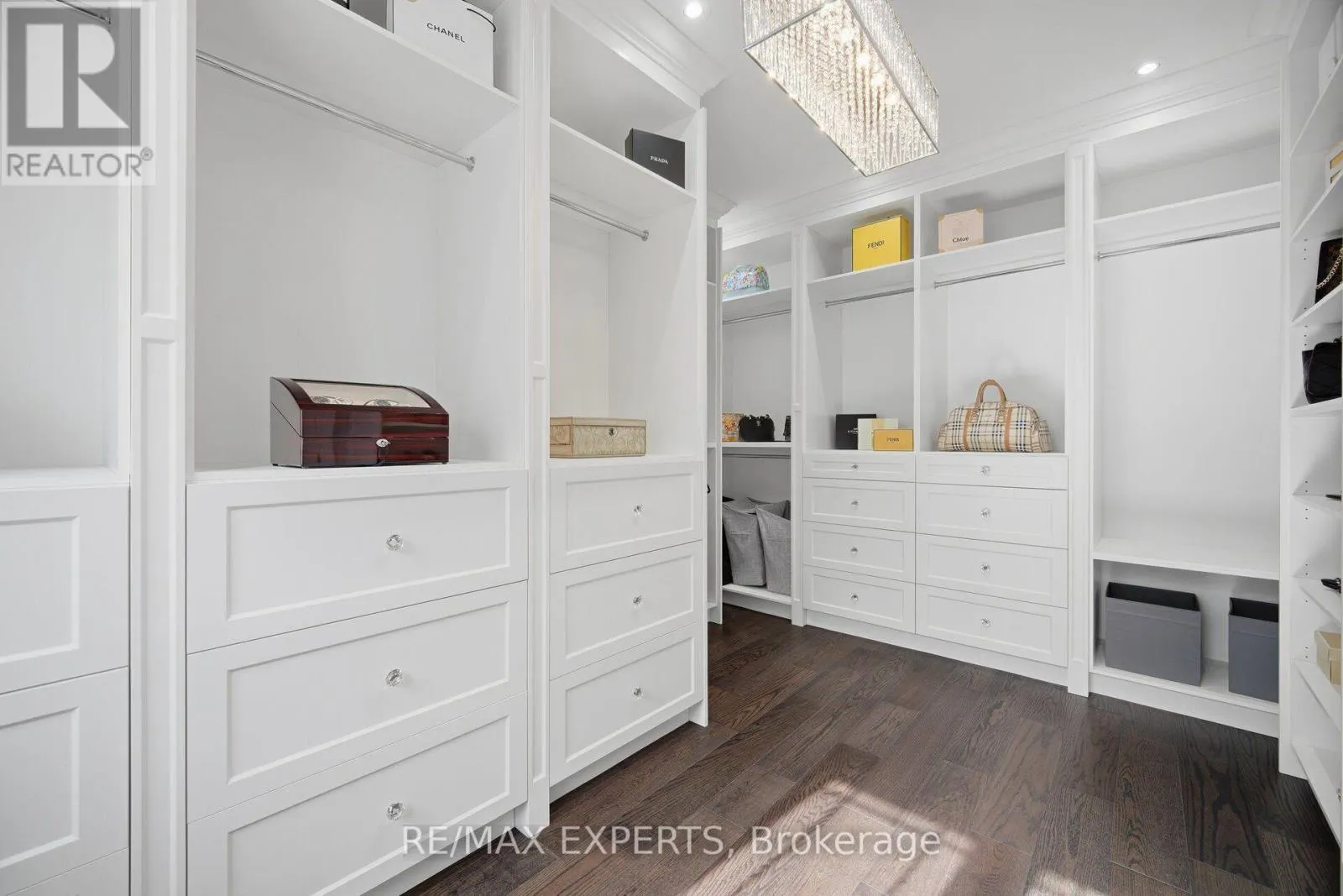 91 WOODGATE PINES DRIVE