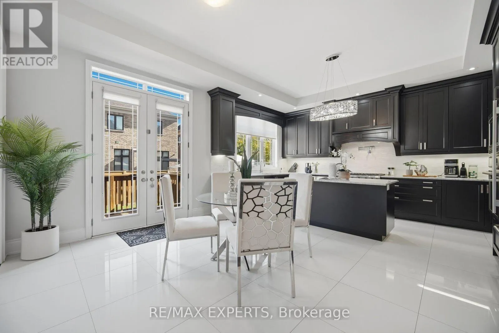 91 WOODGATE PINES DRIVE