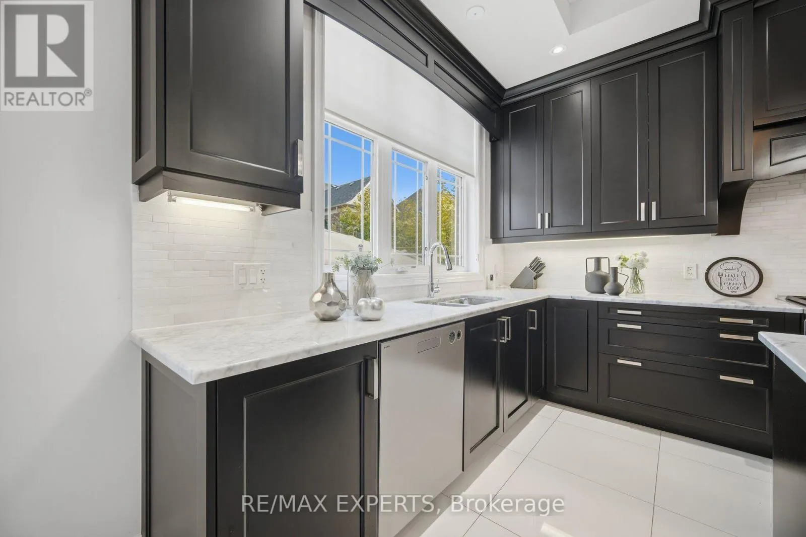 91 WOODGATE PINES DRIVE