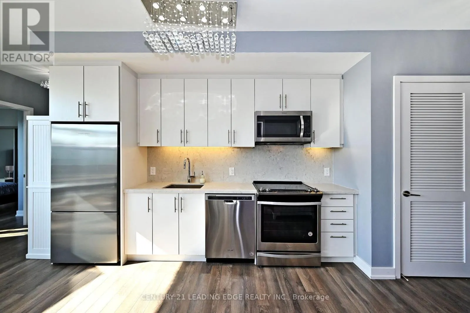 D431 - 333 SEA RAY AVENUE