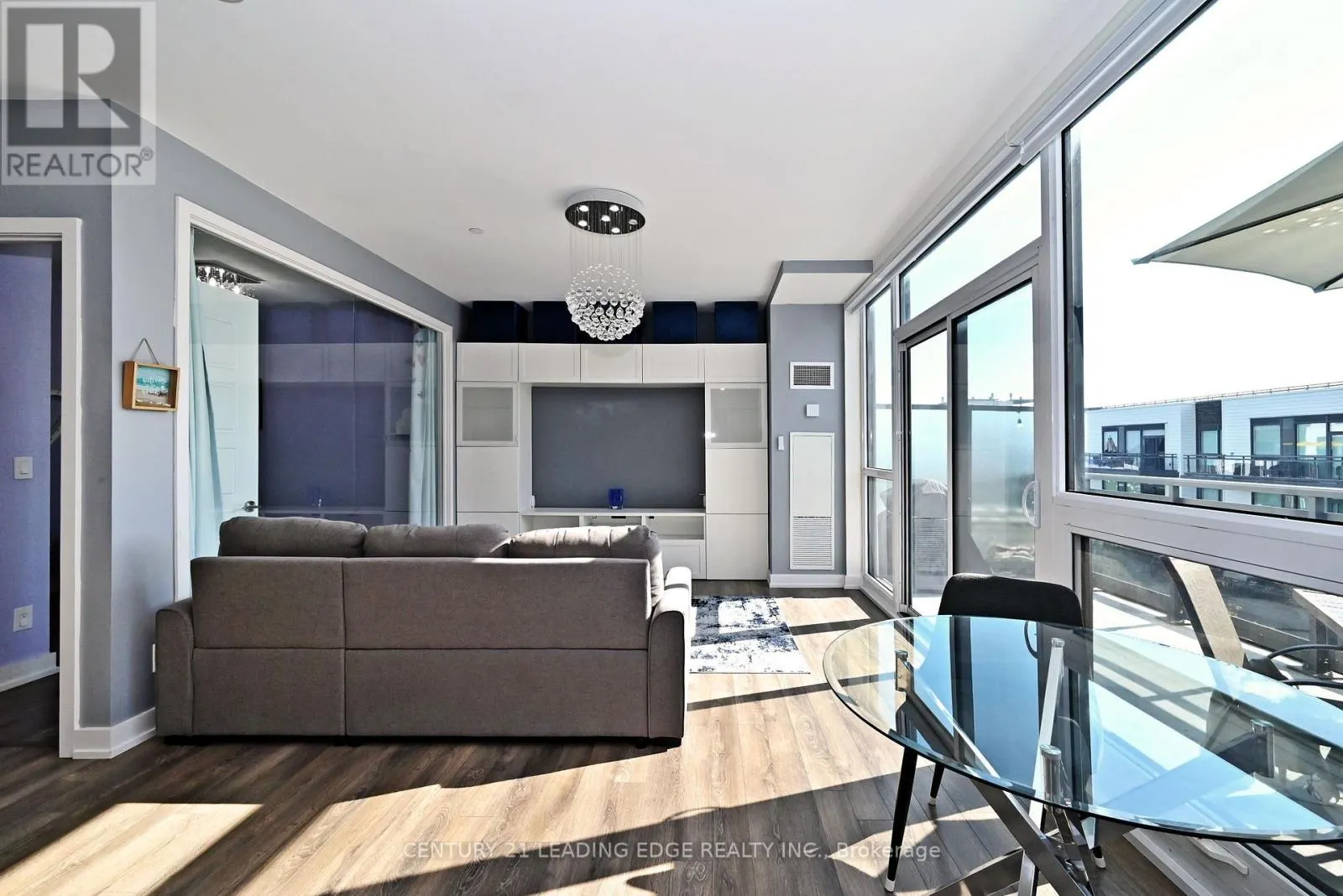 D431 - 333 SEA RAY AVENUE