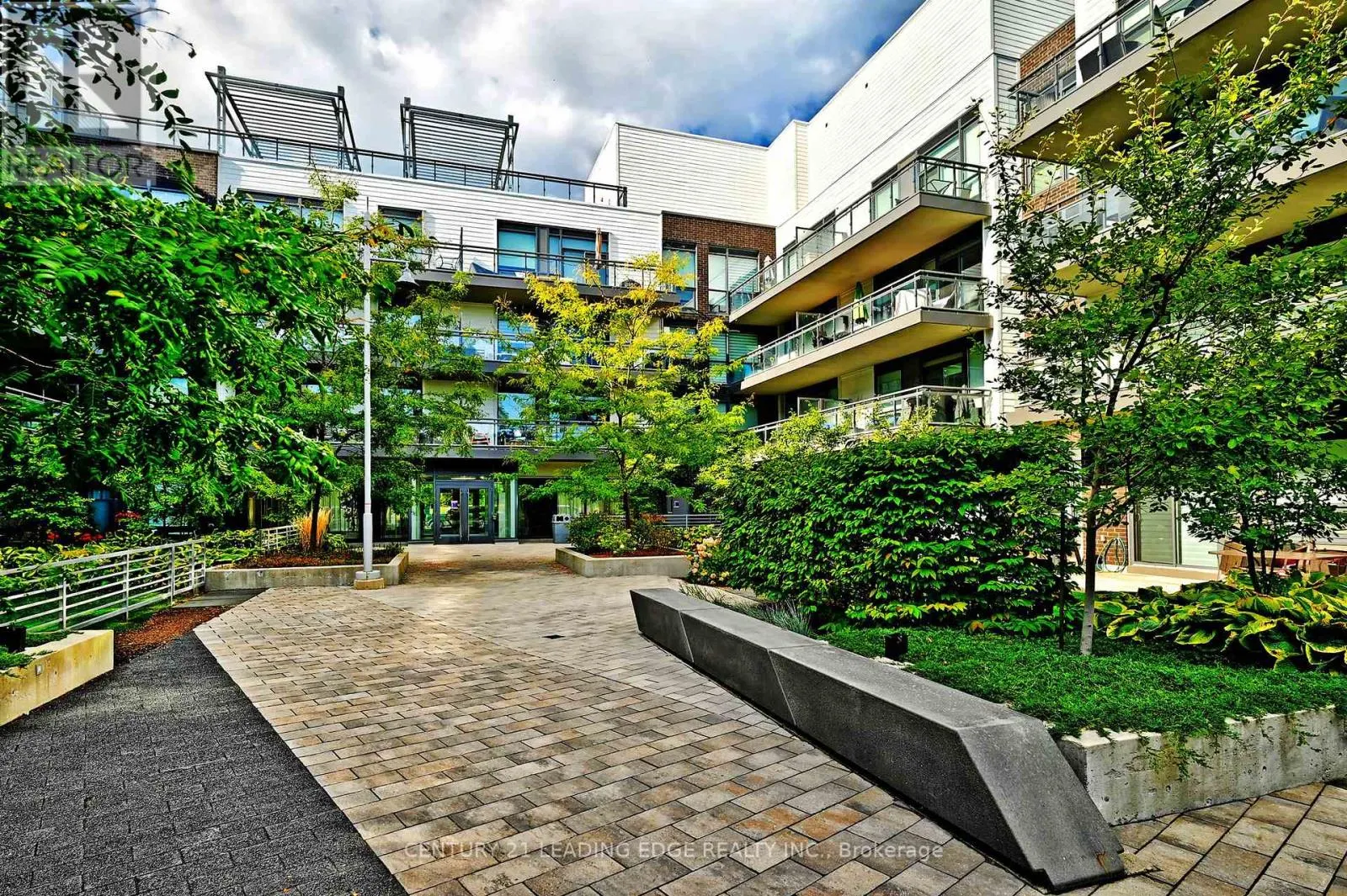 D431 - 333 SEA RAY AVENUE