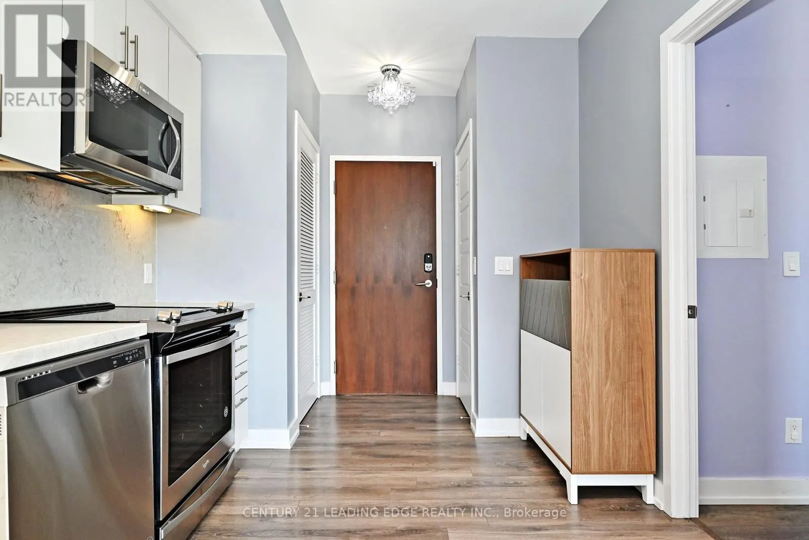 D431 - 333 SEA RAY AVENUE