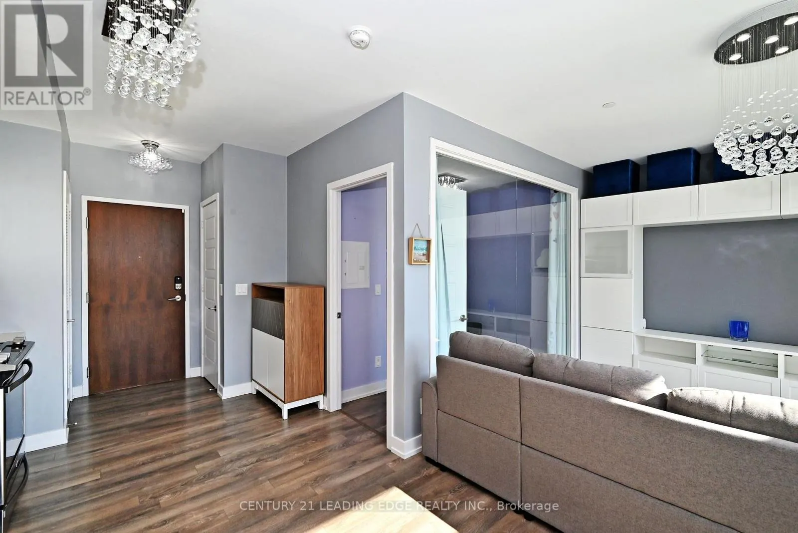D431 - 333 SEA RAY AVENUE