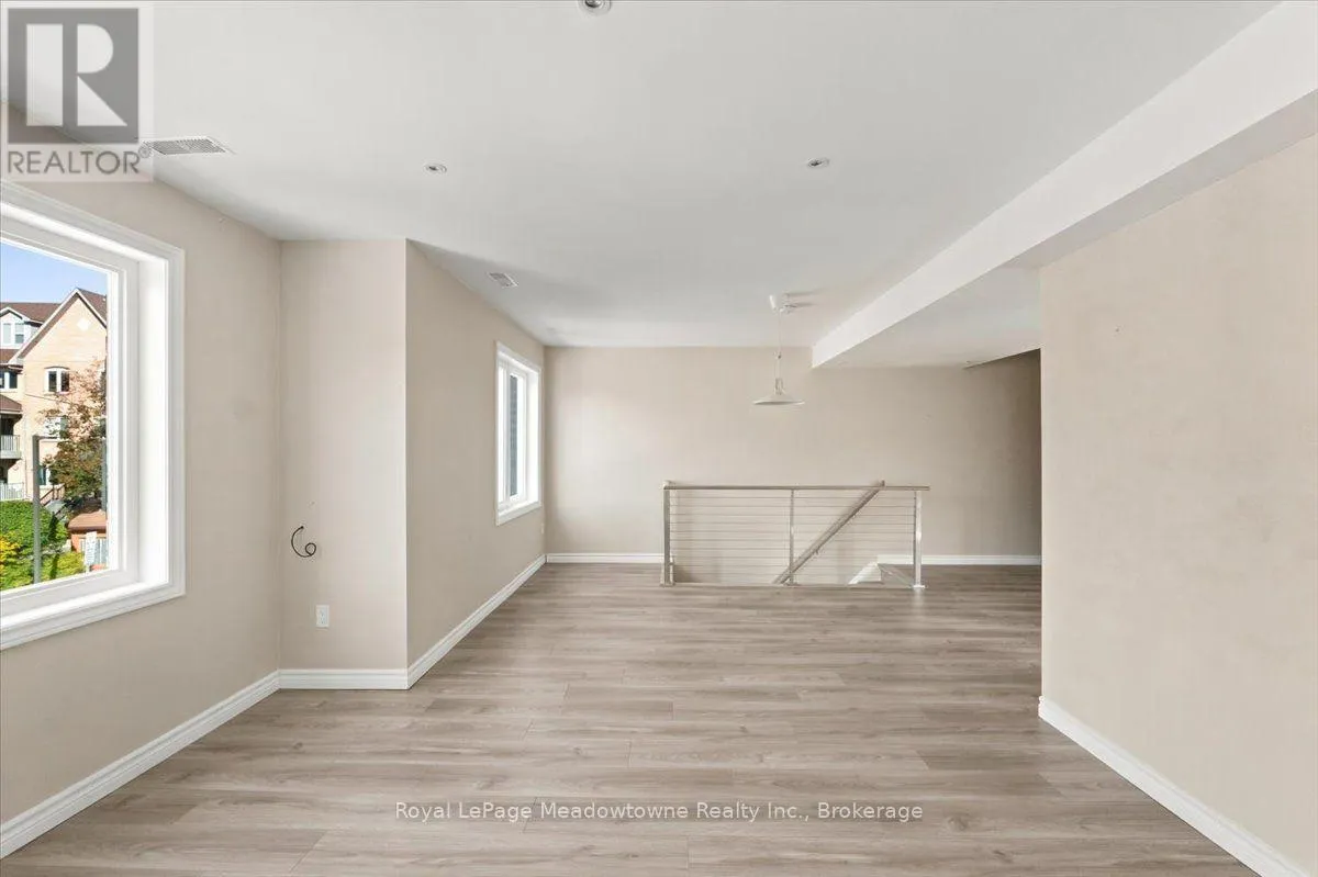 109 - 75 WELDRICK ROAD E #109