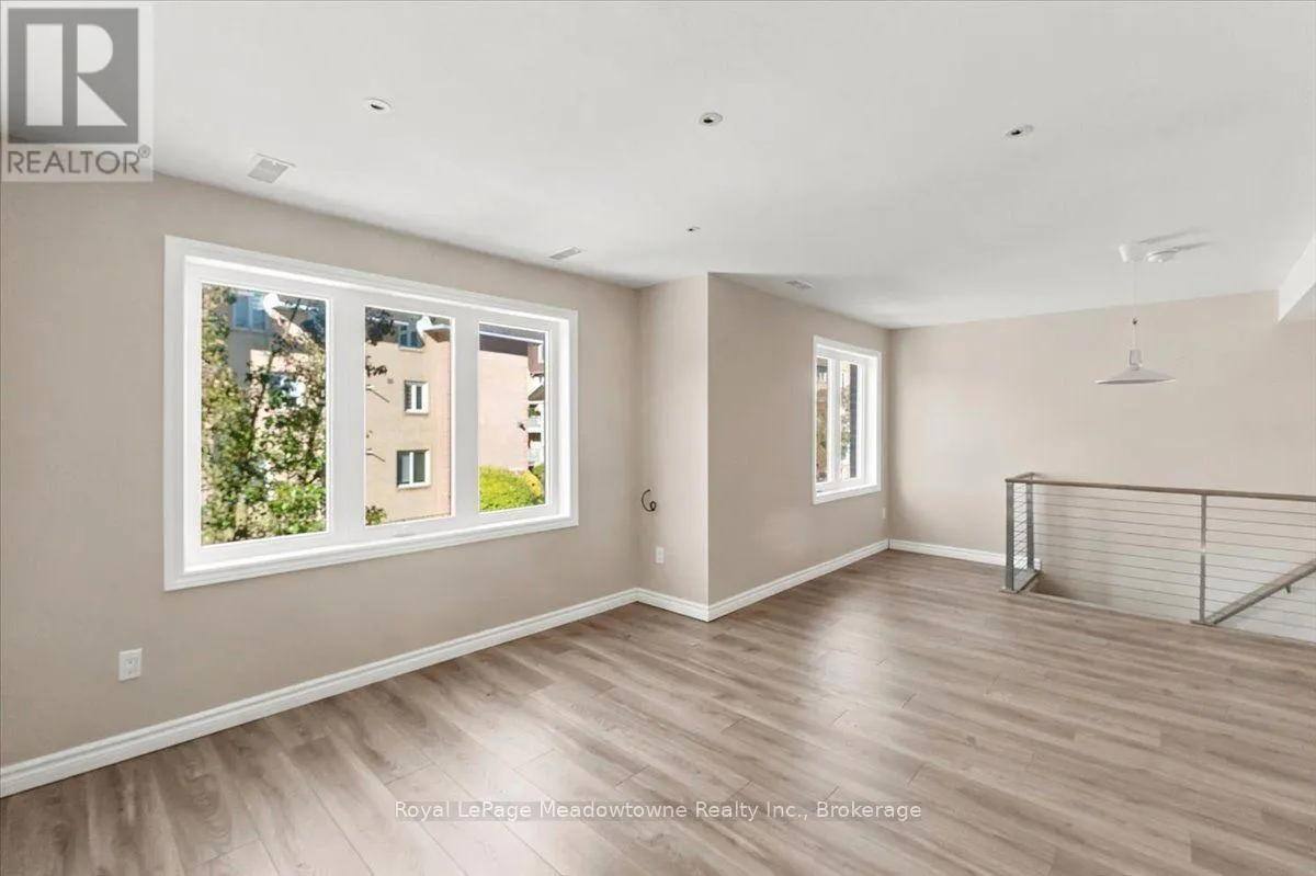 109 - 75 WELDRICK ROAD E #109