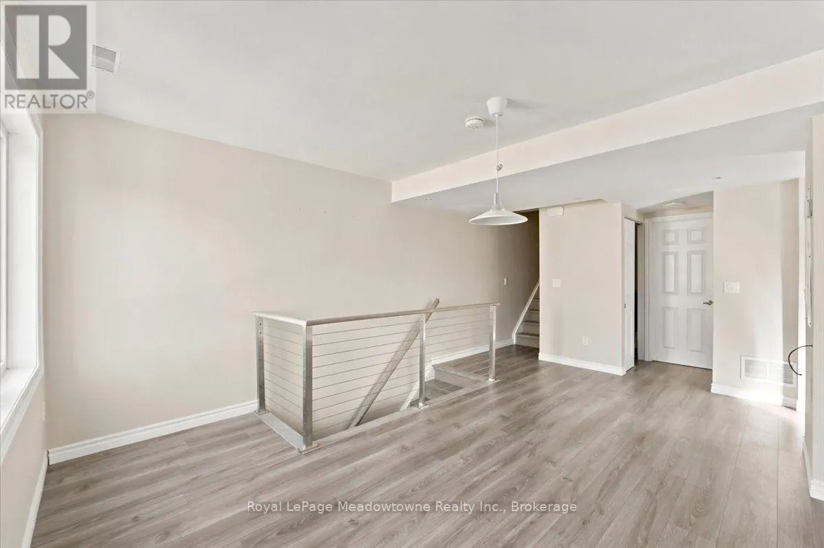 109 - 75 WELDRICK ROAD E #109