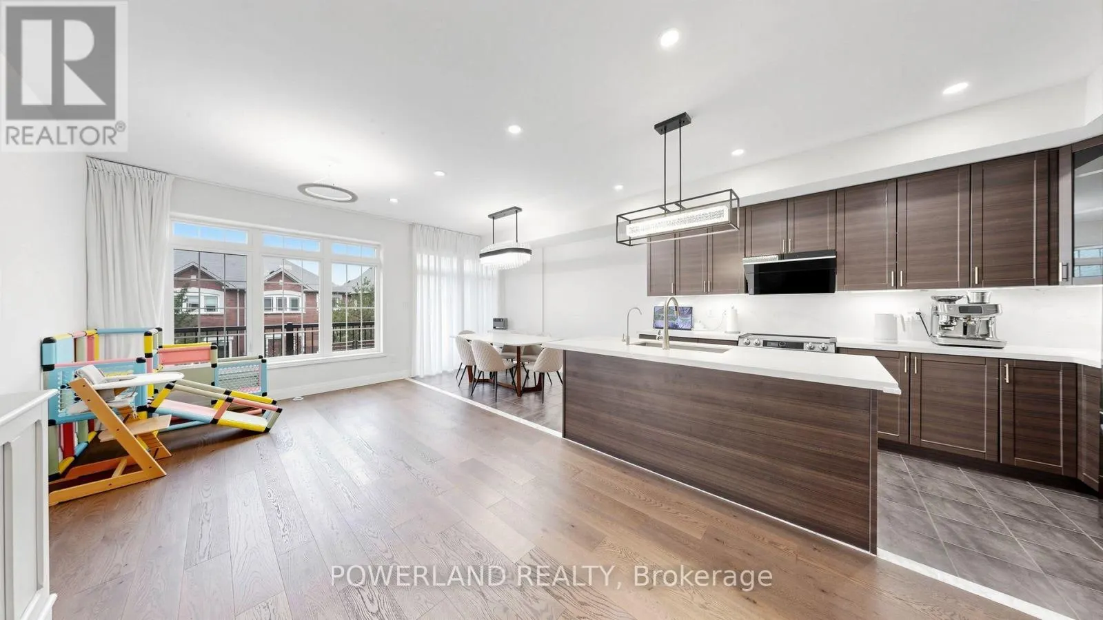 259 DUNDAS WAY
