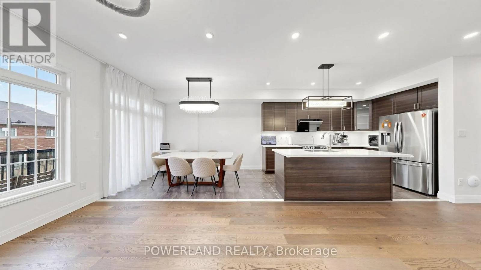 259 DUNDAS WAY