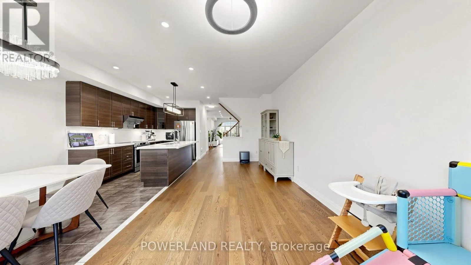 259 DUNDAS WAY