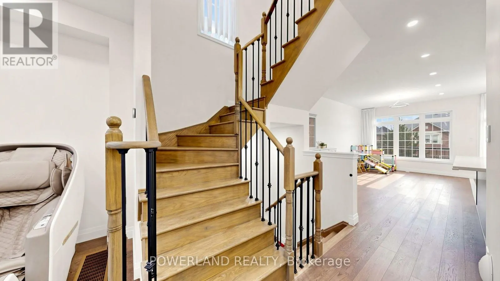 259 DUNDAS WAY