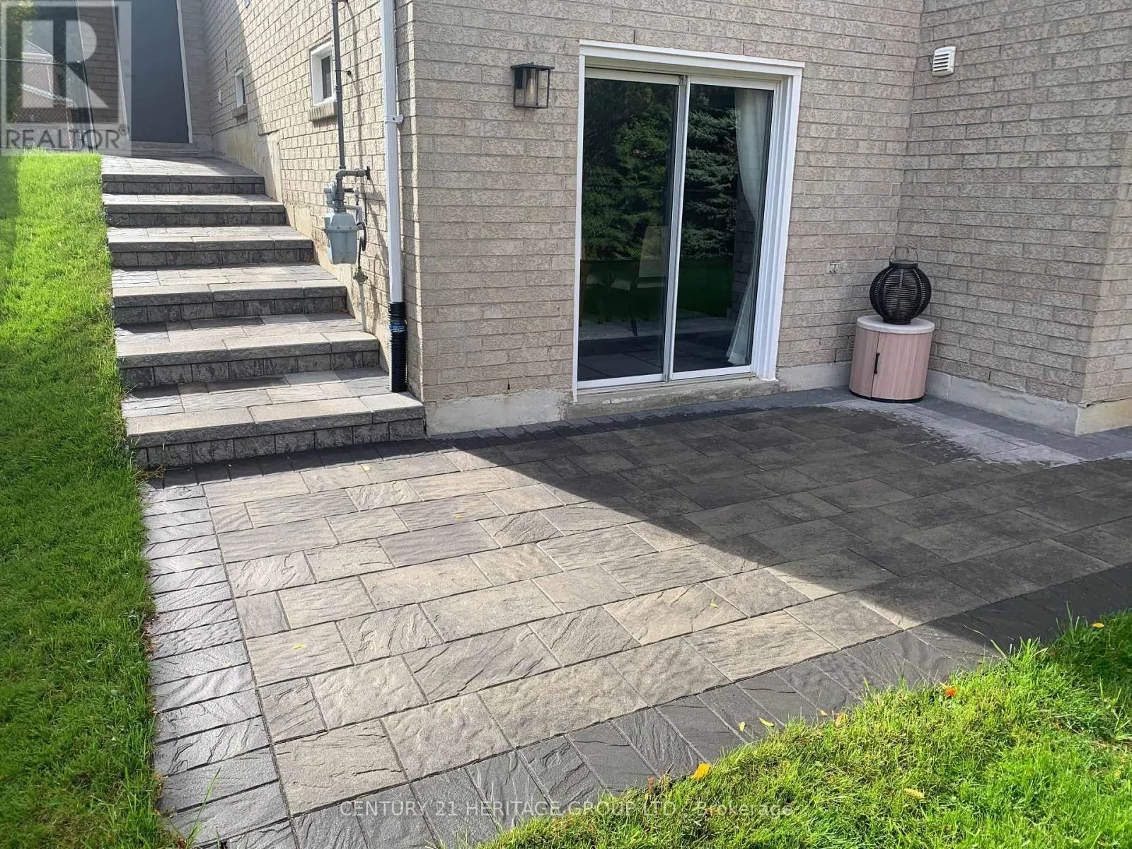 WALK-OUT BASEMENT - 337 CARRUTHERS AVENUE