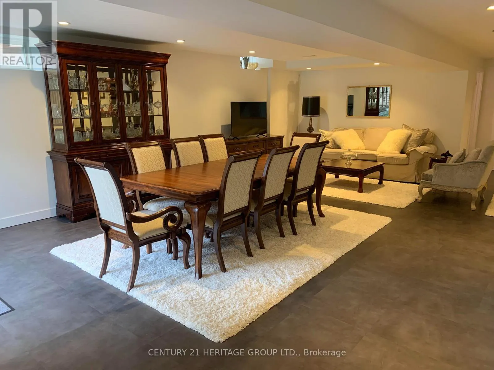 WALK-OUT BASEMENT - 337 CARRUTHERS AVENUE