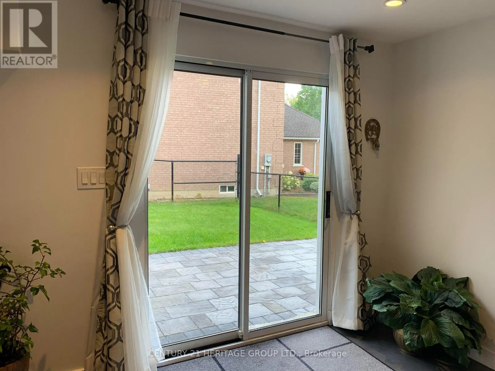 WALK-OUT BASEMENT - 337 CARRUTHERS AVENUE