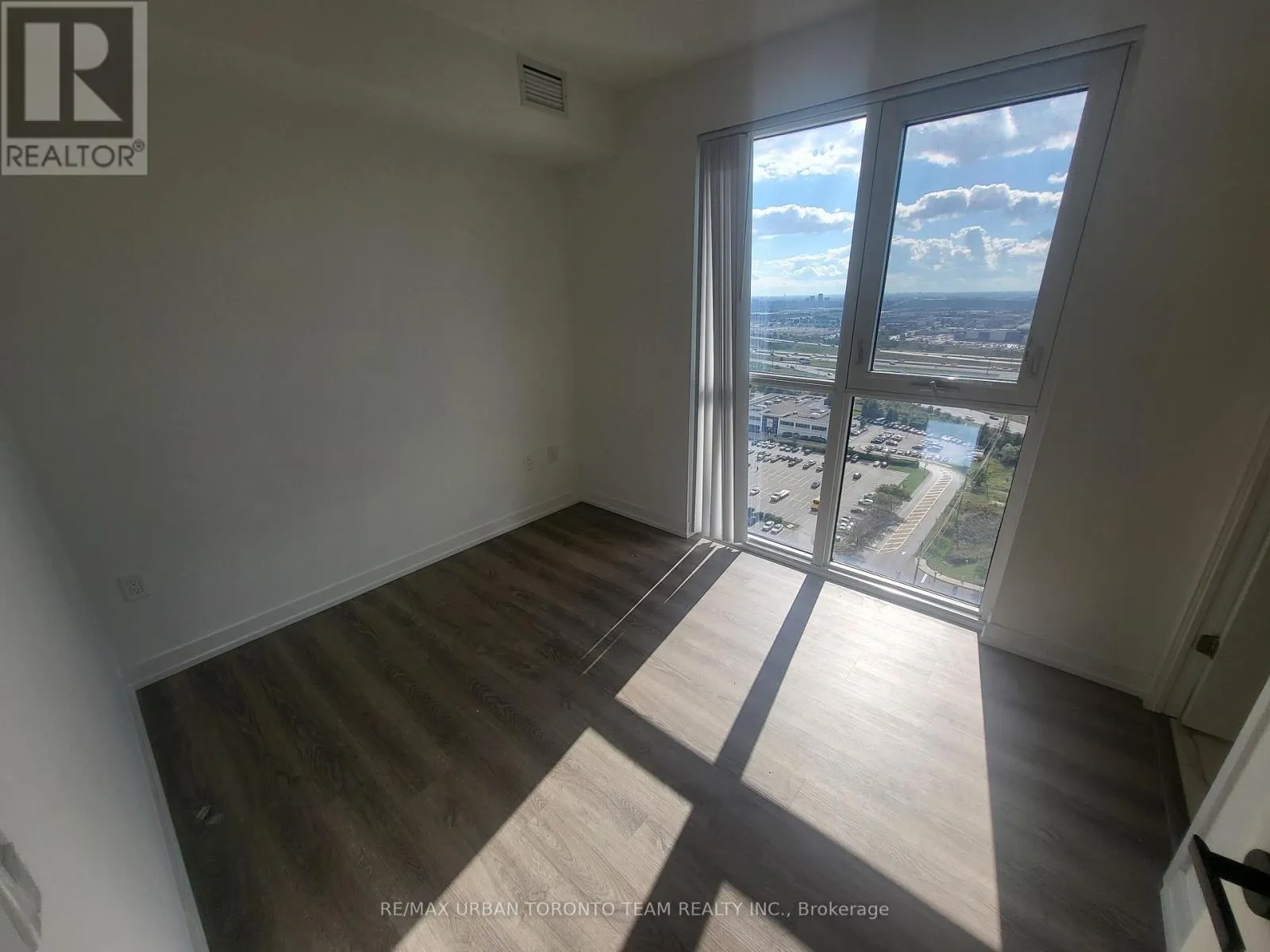 2306 - 195 COMMERCE STREET