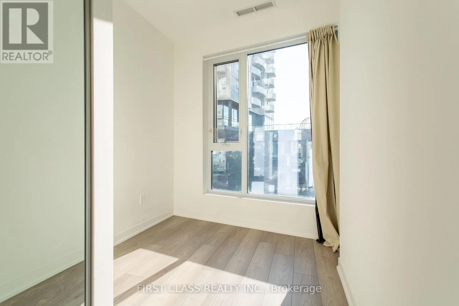 403 - 474 CALDARI ROAD