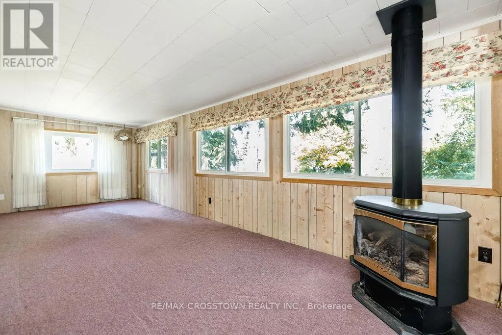 2 TAMARACK COURT