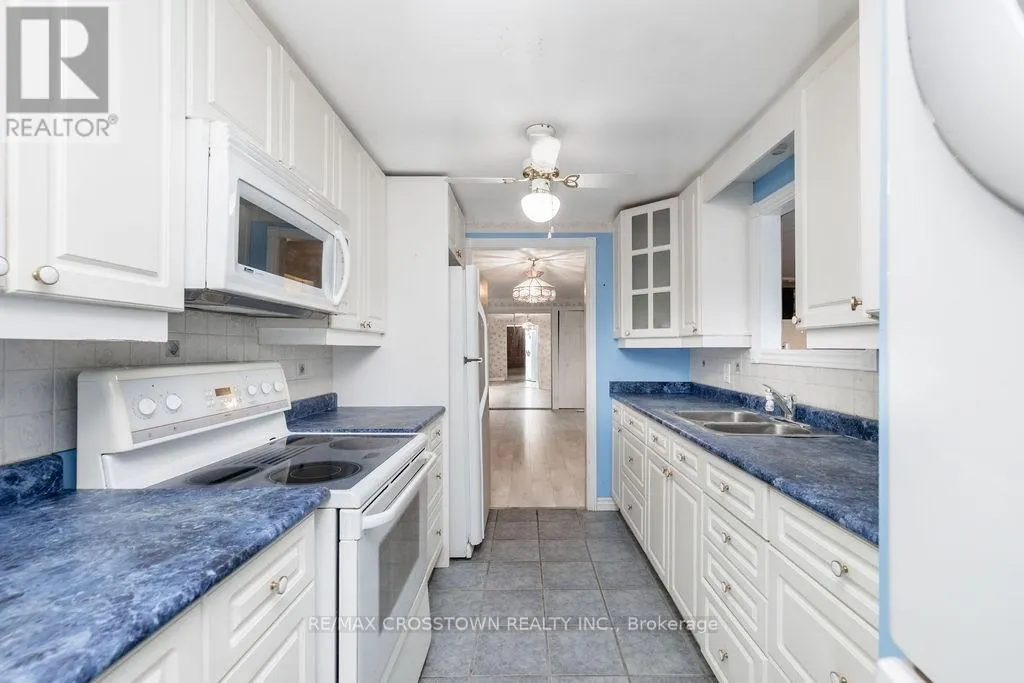 2 TAMARACK COURT