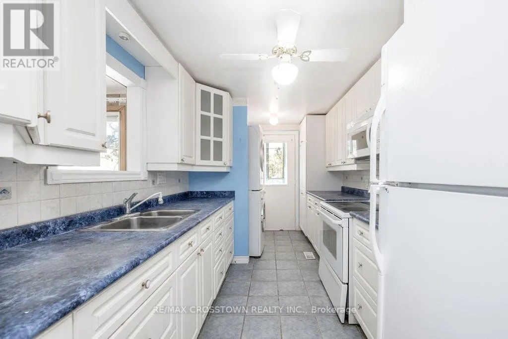 2 TAMARACK COURT
