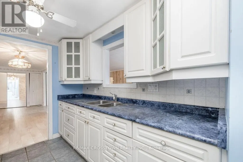 2 TAMARACK COURT