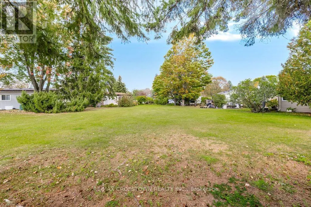 2 TAMARACK COURT