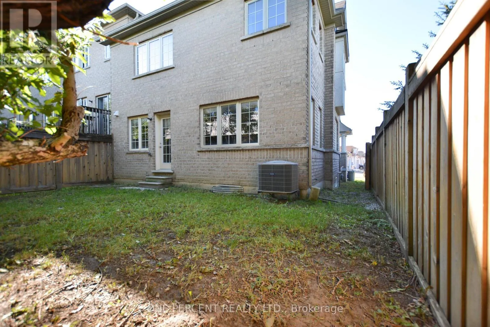 85 BENJAMIN HOOD CRESCENT