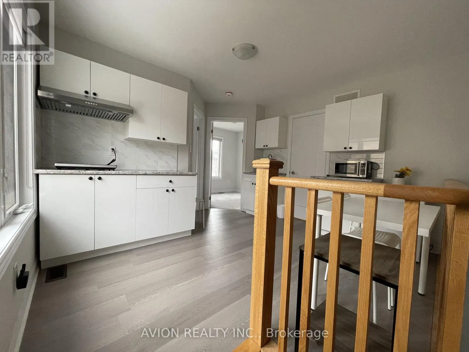 COACH HOUSE - 542 WHITES HILL AVENUE