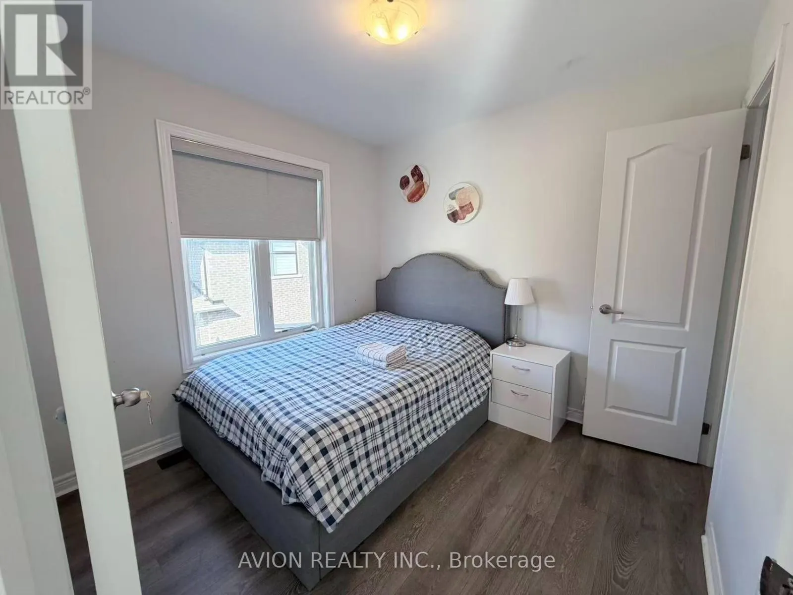 COACH HOUSE - 542 WHITES HILL AVENUE